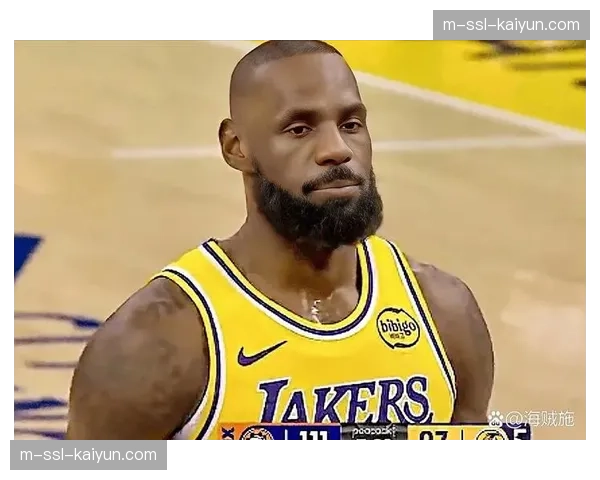 特写：背靠背第二夜，詹姆斯关键时刻主动申请下场轮休
