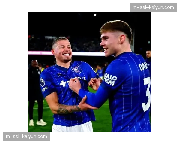 聚焦：年仅17岁的伊普斯维奇中场小将首次进入英超比赛大名单